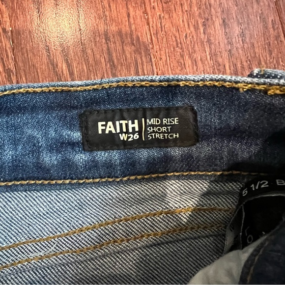 FREE 💙 Buffalo Jean Shorts - Picture 4 of 5